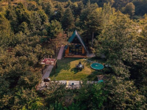 Doğanın içinde huzurlu havuzlu bungalow